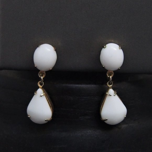Vintage Jewelry - Milk Glass VIntage Dangle Earrings